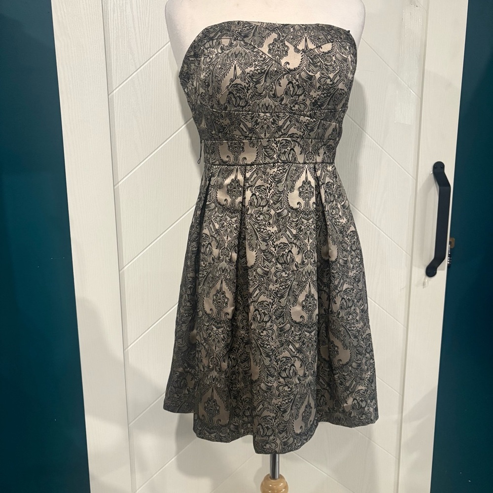 Le Chateau Silver & Black Damask Jacquard Strapless Dress Large - Picture 2 of 7